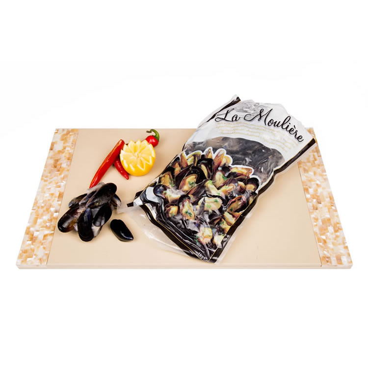 The Upper Scale Frozen Cooked Whole Shell Chilean Mussels 1x1kg bag